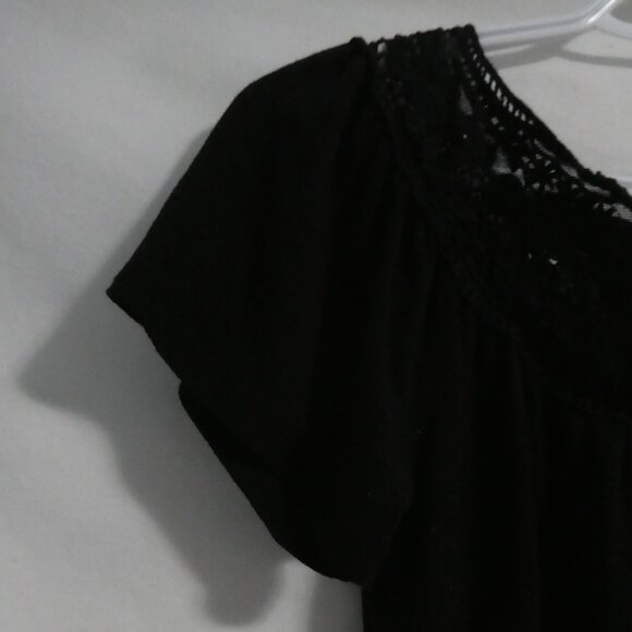 EYESHADOW | medium | Black Short Sleeve Top With Lace Neckline - Picture 3 of 13